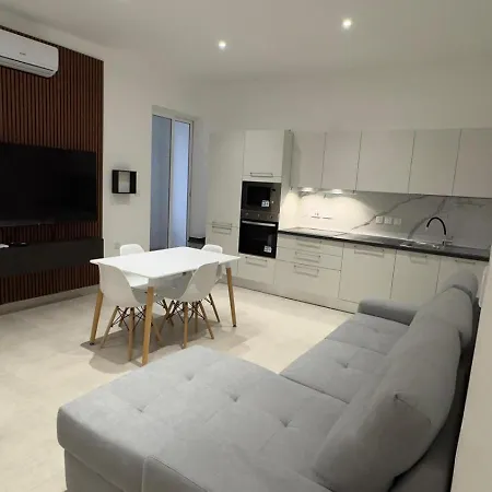The White Balcony Apartment Gzira