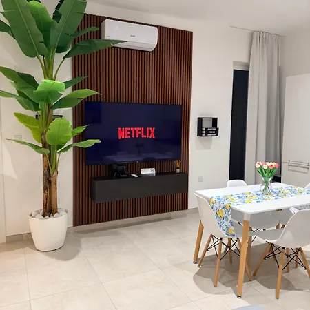 아파트 The White Balcony *