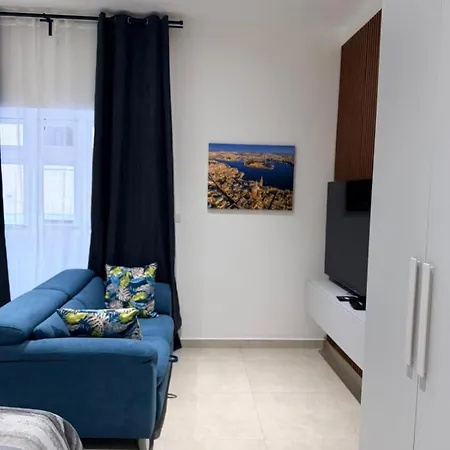 The White Balcony 아파트 *