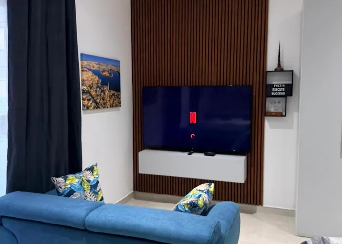 아파트 The White Balcony *